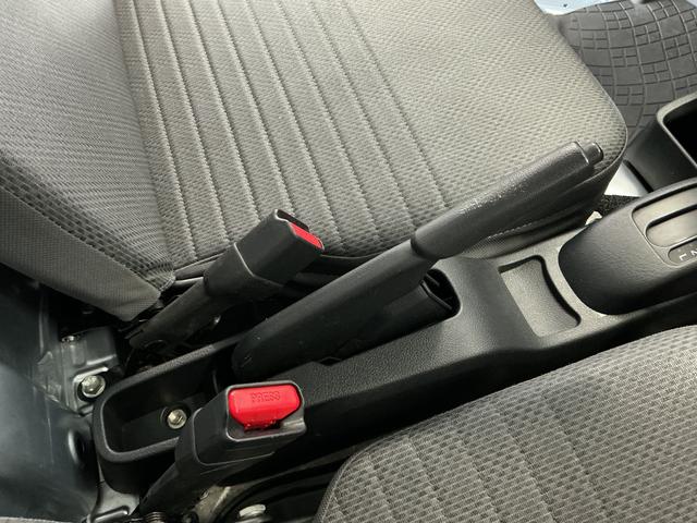 ハイゼットトラックスタンダード 4WD AT 禁煙 ワンオーナー ラジオ走行無制限1年保証 禁煙車 ワンオーナー 4WD AT車 キーレスエントリー オートライト 3方開 ゲートプロテクター ドアバイザー ヘッドライトレベライザー アクセサリーソケット スペアタイヤ(兵庫県)の中古車