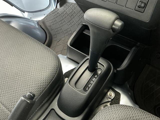 ハイゼットトラックスタンダード 4WD AT 禁煙 ワンオーナー ラジオ走行無制限1年保証 禁煙車 ワンオーナー 4WD AT車 キーレスエントリー オートライト 3方開 ゲートプロテクター ドアバイザー ヘッドライトレベライザー アクセサリーソケット スペアタイヤ(兵庫県)の中古車