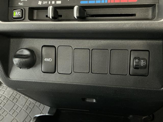 ハイゼットトラックスタンダード 4WD AT 禁煙 ワンオーナー ラジオ走行無制限1年保証 禁煙車 ワンオーナー 4WD AT車 キーレスエントリー オートライト 3方開 ゲートプロテクター ドアバイザー ヘッドライトレベライザー アクセサリーソケット スペアタイヤ(兵庫県)の中古車