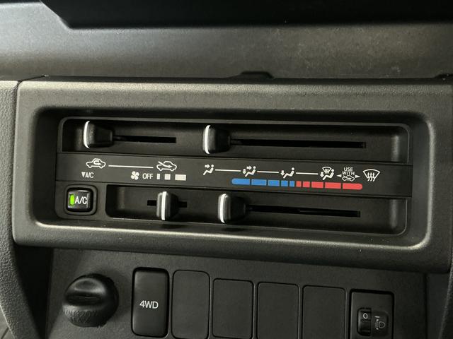 ハイゼットトラックスタンダード 4WD AT 禁煙 ワンオーナー ラジオ走行無制限1年保証 禁煙車 ワンオーナー 4WD AT車 キーレスエントリー オートライト 3方開 ゲートプロテクター ドアバイザー ヘッドライトレベライザー アクセサリーソケット スペアタイヤ(兵庫県)の中古車