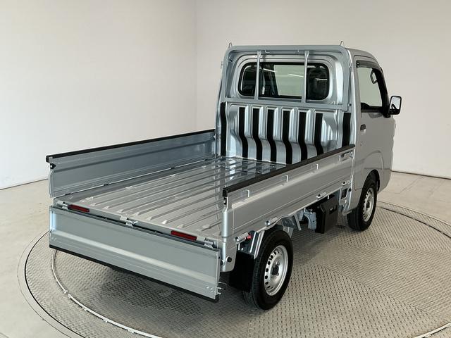ハイゼットトラックスタンダード 4WD AT 禁煙 ワンオーナー ラジオ走行無制限1年保証 禁煙車 ワンオーナー 4WD AT車 キーレスエントリー オートライト 3方開 ゲートプロテクター ドアバイザー ヘッドライトレベライザー アクセサリーソケット スペアタイヤ(兵庫県)の中古車
