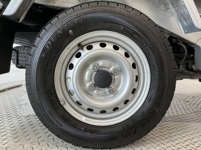 ハイゼットトラックスタンダード 4WD AT 禁煙 ワンオーナー ラジオ走行無制限1年保証 禁煙車 ワンオーナー 4WD AT車 キーレスエントリー オートライト 3方開 ゲートプロテクター ドアバイザー ヘッドライトレベライザー アクセサリーソケット スペアタイヤ(兵庫県)の中古車