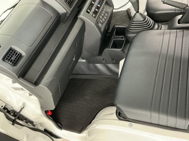 ハイゼットトラックスタンダード　４ＷＤ　５ＭＴ　前後コーナーセンサー　ラジオ走行無制限１年保証　前後コーナーセンサー　４ＷＤ　ＭＴ車　３方開　オートハイビーム　アイドリングストップ　横滑り防止装置　オートライト　ヘッドライトレベライザー　アクセサリーソケット　ラジオ（兵庫県）の中古車
