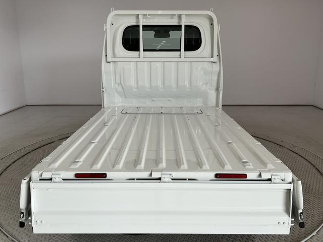 ハイゼットトラックスタンダード　４ＷＤ　５ＭＴ　前後コーナーセンサー　ラジオ走行無制限１年保証　前後コーナーセンサー　４ＷＤ　ＭＴ車　３方開　オートハイビーム　アイドリングストップ　横滑り防止装置　オートライト　ヘッドライトレベライザー　アクセサリーソケット　ラジオ（兵庫県）の中古車