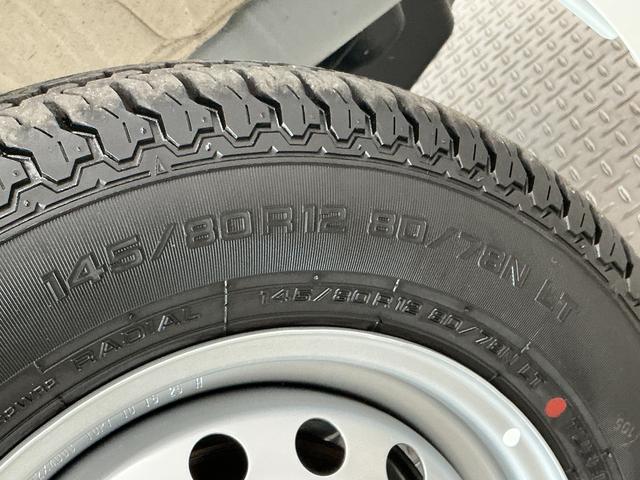 ハイゼットトラックスタンダード　４ＷＤ　５ＭＴ　前後コーナーセンサー　ラジオ走行無制限１年保証　前後コーナーセンサー　４ＷＤ　ＭＴ車　３方開　オートハイビーム　アイドリングストップ　横滑り防止装置　オートライト　ヘッドライトレベライザー　アクセサリーソケット　ラジオ（兵庫県）の中古車