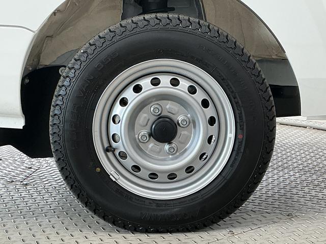 ハイゼットトラックスタンダード　４ＷＤ　５ＭＴ　前後コーナーセンサー　ラジオ走行無制限１年保証　前後コーナーセンサー　４ＷＤ　ＭＴ車　３方開　オートハイビーム　アイドリングストップ　横滑り防止装置　オートライト　ヘッドライトレベライザー　アクセサリーソケット　ラジオ（兵庫県）の中古車