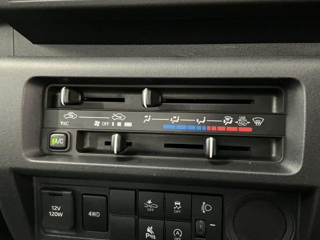 ハイゼットトラックスタンダード　４ＷＤ　５ＭＴ　前後コーナーセンサー　ラジオ走行無制限１年保証　前後コーナーセンサー　４ＷＤ　ＭＴ車　３方開　オートハイビーム　アイドリングストップ　横滑り防止装置　オートライト　ヘッドライトレベライザー　アクセサリーソケット　ラジオ（兵庫県）の中古車