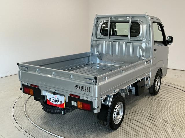 ハイゼットトラックスタンダード　４ＷＤ　５ＭＴ　前後コーナーセンサー　ラジオ走行無制限１年保証　前後コーナーセンサー　４ＷＤ　ＭＴ車　３方開　オートハイビーム　アイドリングストップ　横滑り防止装置　オートライト　ヘッドライトレベライザー　アクセサリーソケット　ラジオ（兵庫県）の中古車