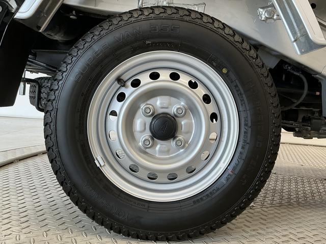 ハイゼットトラックスタンダード　４ＷＤ　５ＭＴ　前後コーナーセンサー　ラジオ走行無制限１年保証　前後コーナーセンサー　４ＷＤ　ＭＴ車　３方開　オートハイビーム　アイドリングストップ　横滑り防止装置　オートライト　ヘッドライトレベライザー　アクセサリーソケット　ラジオ（兵庫県）の中古車
