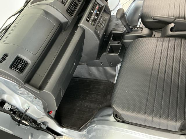 ハイゼットトラックスタンダード　ＣＶＴ　前後コーナーセンサー　横滑り防止装置走行無制限１年保証　前後コーナーセンサー　ＣＶＴ車　３方開　オートハイビーム　アイドリングストップ　横滑り防止装置　オートライト　ヘッドライトレベライザー　アクセサリーソケット　ラジオ（兵庫県）の中古車