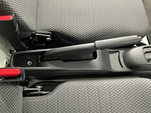 ハイゼットトラックＥＸＴ　４ＷＤ　ＡＴ　ＣＤオーディオ　荷台作業灯　荷台マット走行無制限１年保証　４ＷＤ　荷台作業灯　ＡＴ車　ＣＤオーディオ　荷台マット　キーレスエントリー　ドアバイザー　ヘッドライトレベライザー　アクセサリーソケット　マニュアルエアコン　フォグランプ（兵庫県）の中古車