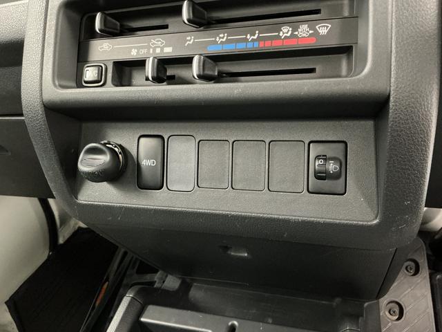 ハイゼットトラックスタンダード　４ＷＤ　ＡＴ　３方開　ゲートプロテクター走行無制限１年保証　４ＷＤ　荷台マット　ＡＴ車　３方開　ゲートプロテクター　ドアバイザー　ヘッドライトレベライザー　アクセサリーソケット　マニュアルエアコン　スペアタイヤ　ラバーフロアマット（兵庫県）の中古車