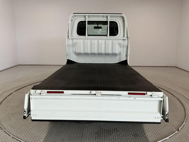 ハイゼットトラックスタンダード　４ＷＤ　ＡＴ　３方開　ゲートプロテクター走行無制限１年保証　４ＷＤ　荷台マット　ＡＴ車　３方開　ゲートプロテクター　ドアバイザー　ヘッドライトレベライザー　アクセサリーソケット　マニュアルエアコン　スペアタイヤ　ラバーフロアマット（兵庫県）の中古車