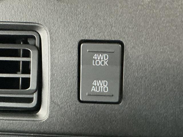 ハイゼットカーゴDX 雹害車両 3モード4WD CVT ワンオーナー ETC雹害車両 1年保証 前後コーナーセンサー 3モード電子制御式4WD CVT車 ワンオーナー ETC オートハイビーム アイドリングストップ キーレスエントリー 横滑り防止装置 ヘッドライトレベライザー(兵庫県)の中古車