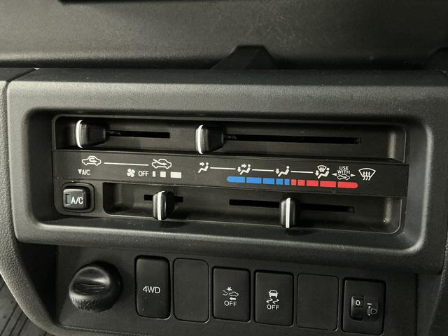 ハイゼットトラックスタンダードSAIIIt 4WD 5MT 3方開 荷台マット走行無制限1年保証 4WD 荷台マット MT車 3方開 ゲートプロテクター LEDヘッドライト ドアバイザー ヘッドライトレベライザー アクセサリーソケット マニュアルエアコン ラジオ スペアタイヤ(兵庫県)の中古車