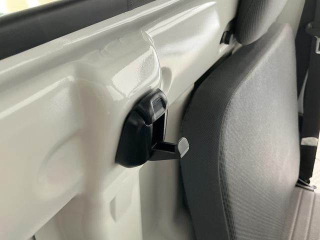 ハイゼットトラックスタンダードSAIIIt 4WD 5MT 3方開 荷台マット走行無制限1年保証 4WD 荷台マット MT車 3方開 ゲートプロテクター LEDヘッドライト ドアバイザー ヘッドライトレベライザー アクセサリーソケット マニュアルエアコン ラジオ スペアタイヤ(兵庫県)の中古車