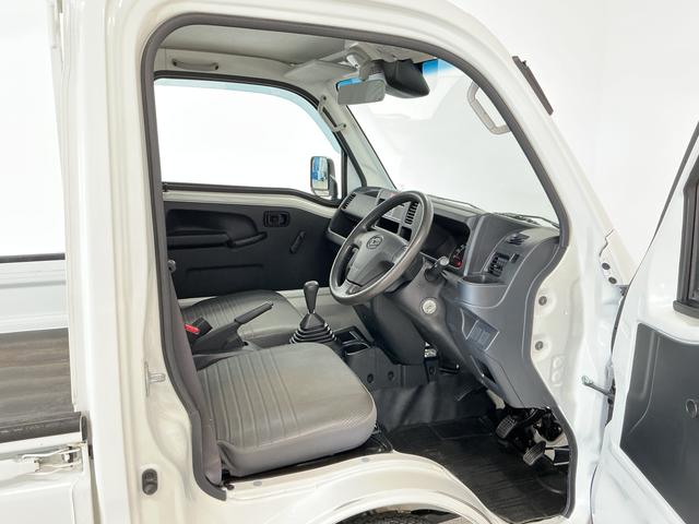 ハイゼットトラックスタンダードSAIIIt 4WD 5MT 3方開 荷台マット走行無制限1年保証 4WD 荷台マット MT車 3方開 ゲートプロテクター LEDヘッドライト ドアバイザー ヘッドライトレベライザー アクセサリーソケット マニュアルエアコン ラジオ スペアタイヤ(兵庫県)の中古車