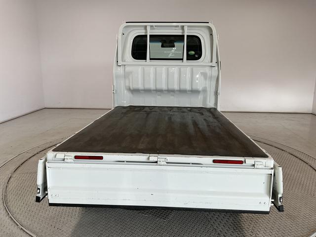 ハイゼットトラックスタンダードSAIIIt 4WD 5MT 3方開 荷台マット走行無制限1年保証 4WD 荷台マット MT車 3方開 ゲートプロテクター LEDヘッドライト ドアバイザー ヘッドライトレベライザー アクセサリーソケット マニュアルエアコン ラジオ スペアタイヤ(兵庫県)の中古車