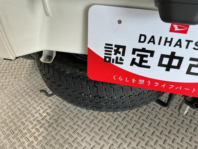 ハイゼットトラックスタンダードSAIIIt 4WD 5MT 3方開 荷台マット走行無制限1年保証 4WD 荷台マット MT車 3方開 ゲートプロテクター LEDヘッドライト ドアバイザー ヘッドライトレベライザー アクセサリーソケット マニュアルエアコン ラジオ スペアタイヤ(兵庫県)の中古車