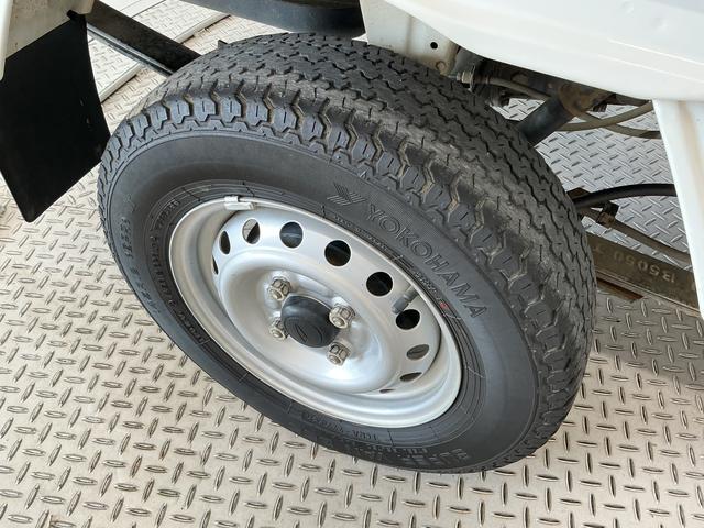 ハイゼットトラックスタンダードSAIIIt 4WD 5MT 3方開 荷台マット走行無制限1年保証 4WD 荷台マット MT車 3方開 ゲートプロテクター LEDヘッドライト ドアバイザー ヘッドライトレベライザー アクセサリーソケット マニュアルエアコン ラジオ スペアタイヤ(兵庫県)の中古車