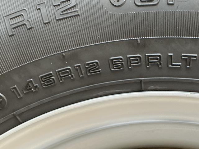 ハイゼットトラックスタンダードSAIIIt 4WD 5MT 3方開 荷台マット走行無制限1年保証 4WD 荷台マット MT車 3方開 ゲートプロテクター LEDヘッドライト ドアバイザー ヘッドライトレベライザー アクセサリーソケット マニュアルエアコン ラジオ スペアタイヤ(兵庫県)の中古車
