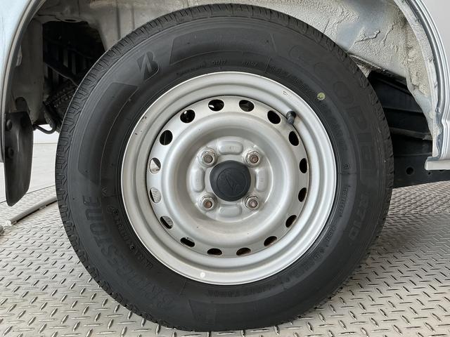ハイゼットカーゴDX 5MT 禁煙 ワンオーナー ETC 両側スライドドア走行無制限1年保証 禁煙車 ワンオーナー MT車 ETC ドアバイザー ヘッドライトレベライザー シガーソケット 両側スライドドア ラジオ マニュアルエアコン パワーウィンドウ ラバーフロアマット(兵庫県)の中古車