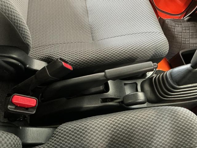 ハイゼットトラックジャンボSAIIIt 4WD 5MT 禁煙 1オーナー ナビ1年保証 4WD ワンオーナー MT車 禁煙車 ナビ バックカメラ Bluetooth 3方開 荷台作業灯 リアゲートチェーン LEDヘッドライト アイドリングストップ デフロック トランスファー(兵庫県)の中古車