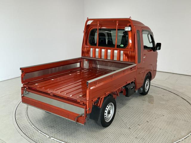 ハイゼットトラックジャンボSAIIIt 4WD 5MT 禁煙 1オーナー ナビ1年保証 4WD ワンオーナー MT車 禁煙車 ナビ バックカメラ Bluetooth 3方開 荷台作業灯 リアゲートチェーン LEDヘッドライト アイドリングストップ デフロック トランスファー(兵庫県)の中古車