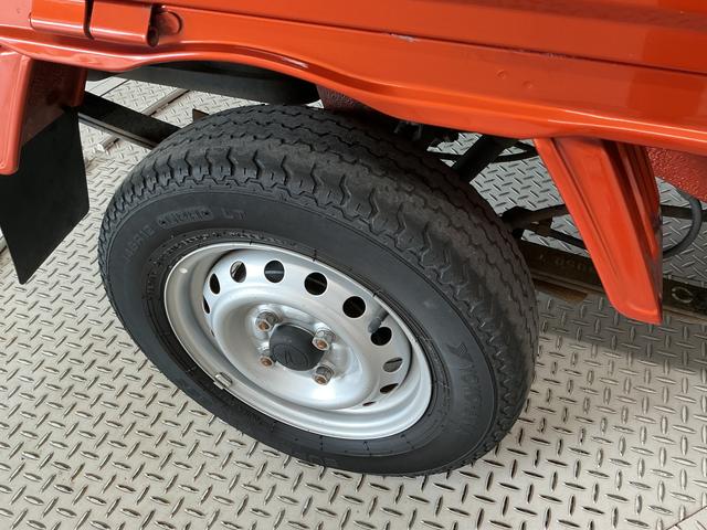 ハイゼットトラックジャンボSAIIIt 4WD 5MT 禁煙 1オーナー ナビ1年保証 4WD ワンオーナー MT車 禁煙車 ナビ バックカメラ Bluetooth 3方開 荷台作業灯 リアゲートチェーン LEDヘッドライト アイドリングストップ デフロック トランスファー(兵庫県)の中古車