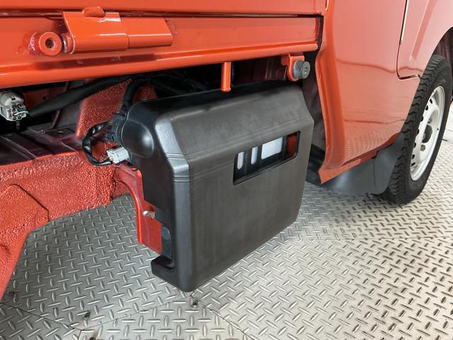 ハイゼットトラックジャンボSAIIIt 4WD 5MT 禁煙 1オーナー ナビ1年保証 4WD ワンオーナー MT車 禁煙車 ナビ バックカメラ Bluetooth 3方開 荷台作業灯 リアゲートチェーン LEDヘッドライト アイドリングストップ デフロック トランスファー(兵庫県)の中古車