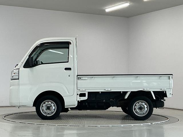 ハイゼットトラックスタンダード エアコン・パワステレス 4WD 5MT 3方開走行無制限1年保証 リアゲートチェーン 4WD MT車 3方開 ゲートプロテクター ドアバイザー ヘッドライトレベライザー ラジオ アクセサリーソケット ラバーフロアマット バッテリーカバー(兵庫県)の中古車