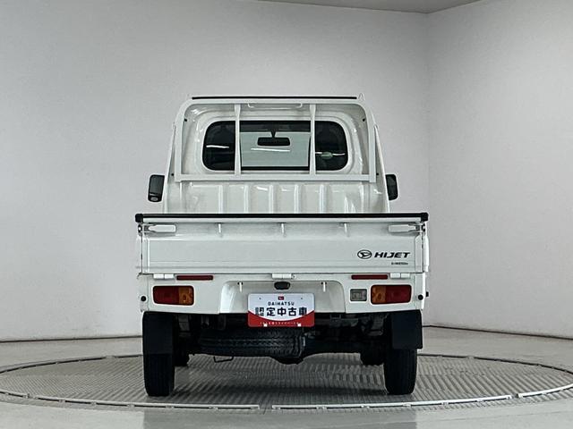 ハイゼットトラックスタンダード エアコン・パワステレス 4WD 5MT 3方開走行無制限1年保証 リアゲートチェーン 4WD MT車 3方開 ゲートプロテクター ドアバイザー ヘッドライトレベライザー ラジオ アクセサリーソケット ラバーフロアマット バッテリーカバー(兵庫県)の中古車
