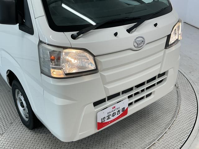 ハイゼットトラックスタンダード エアコン・パワステレス 4WD 5MT 3方開走行無制限1年保証 リアゲートチェーン 4WD MT車 3方開 ゲートプロテクター ドアバイザー ヘッドライトレベライザー ラジオ アクセサリーソケット ラバーフロアマット バッテリーカバー(兵庫県)の中古車