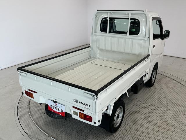 ハイゼットトラックスタンダード エアコン・パワステレス 4WD 5MT 3方開走行無制限1年保証 リアゲートチェーン 4WD MT車 3方開 ゲートプロテクター ドアバイザー ヘッドライトレベライザー ラジオ アクセサリーソケット ラバーフロアマット バッテリーカバー(兵庫県)の中古車