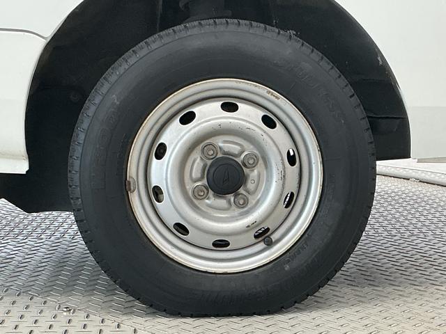 ハイゼットトラックスタンダード エアコン・パワステレス 4WD 5MT 3方開走行無制限1年保証 リアゲートチェーン 4WD MT車 3方開 ゲートプロテクター ドアバイザー ヘッドライトレベライザー ラジオ アクセサリーソケット ラバーフロアマット バッテリーカバー(兵庫県)の中古車