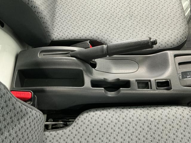 ミニキャブトラックＭ　ＡＴ　禁煙　３方開　ゲートプロテクター　ドアバイザー走行無制限１年保証　ゲートプロテクター　禁煙車　ＡＴ車　３方開　ドアバイザー　ヘッドライトレベライザー　ラジオ　マニュアルエアコン　スペアタイヤ　ラバーフロアマット　バッテリーカバー　マッドガード（兵庫県）の中古車