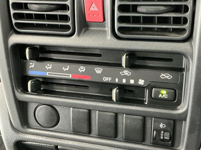 ミニキャブトラックＭ　ＡＴ　禁煙　３方開　ゲートプロテクター　ドアバイザー走行無制限１年保証　ゲートプロテクター　禁煙車　ＡＴ車　３方開　ドアバイザー　ヘッドライトレベライザー　ラジオ　マニュアルエアコン　スペアタイヤ　ラバーフロアマット　バッテリーカバー　マッドガード（兵庫県）の中古車