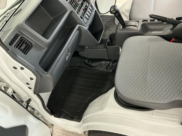 ミニキャブトラックＭ　ＡＴ　禁煙　３方開　ゲートプロテクター　ドアバイザー走行無制限１年保証　ゲートプロテクター　禁煙車　ＡＴ車　３方開　ドアバイザー　ヘッドライトレベライザー　ラジオ　マニュアルエアコン　スペアタイヤ　ラバーフロアマット　バッテリーカバー　マッドガード（兵庫県）の中古車