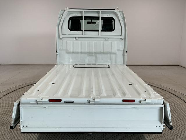 ミニキャブトラックＭ　ＡＴ　禁煙　３方開　ゲートプロテクター　ドアバイザー走行無制限１年保証　ゲートプロテクター　禁煙車　ＡＴ車　３方開　ドアバイザー　ヘッドライトレベライザー　ラジオ　マニュアルエアコン　スペアタイヤ　ラバーフロアマット　バッテリーカバー　マッドガード（兵庫県）の中古車