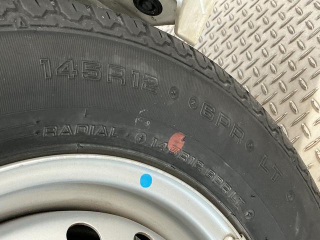 ミニキャブトラックＭ　ＡＴ　禁煙　３方開　ゲートプロテクター　ドアバイザー走行無制限１年保証　ゲートプロテクター　禁煙車　ＡＴ車　３方開　ドアバイザー　ヘッドライトレベライザー　ラジオ　マニュアルエアコン　スペアタイヤ　ラバーフロアマット　バッテリーカバー　マッドガード（兵庫県）の中古車