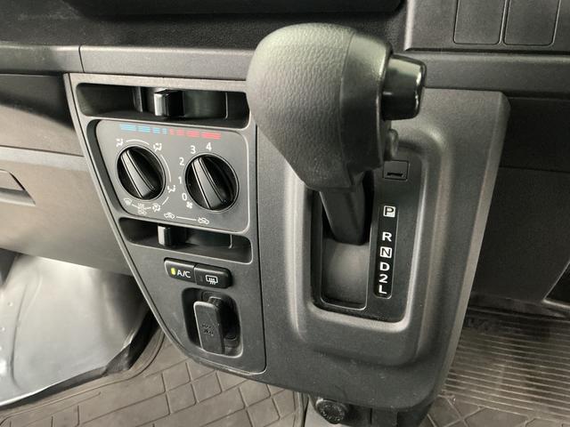 ハイゼットカーゴデラックスＳＡIII　ＡＴ　前後コーナーセンサー　キーレス走行無制限１年保証　前後コーナーセンサー　ＡＴ車　オートハイビーム　ＬＥＤヘッドライト　アイドリングストップ　キーレスエントリー　横滑り防止装置　ドアバイザー　ヘッドライトレベライザー　ラジオ（兵庫県）の中古車