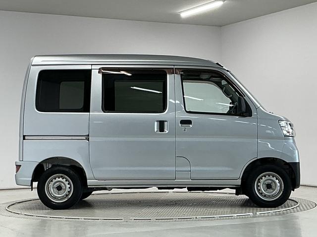 ハイゼットカーゴデラックスＳＡIII　ＡＴ　リアコーナーセンサー　ラジオ走行無制限１年保証　リアコーナーセンサー　ＡＴ車　オートハイビーム　ＬＥＤヘッドライト　アイドリングストップ　横滑り防止装置　キーレスエントリー　ドアバイザー　ヘッドライトレベライザー　ラジオ（兵庫県）の中古車