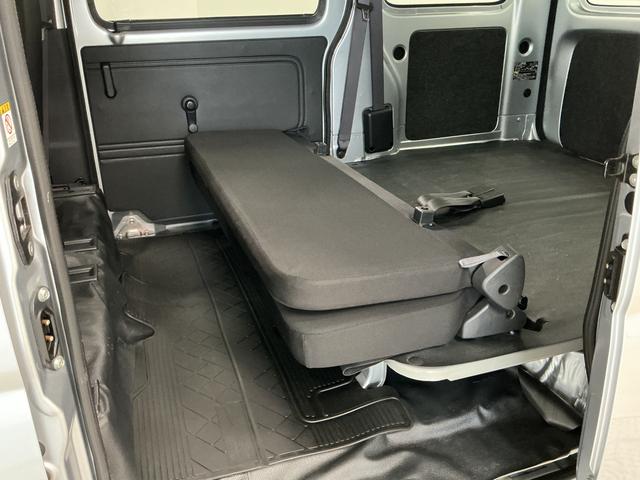ハイゼットカーゴデラックスＳＡIII　ＡＴ　リアコーナーセンサー　ラジオ走行無制限１年保証　リアコーナーセンサー　ＡＴ車　オートハイビーム　ＬＥＤヘッドライト　アイドリングストップ　横滑り防止装置　キーレスエントリー　ドアバイザー　ヘッドライトレベライザー　ラジオ（兵庫県）の中古車