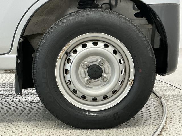 ハイゼットカーゴデラックスＳＡIII　ＡＴ　リアコーナーセンサー　ラジオ走行無制限１年保証　リアコーナーセンサー　ＡＴ車　オートハイビーム　ＬＥＤヘッドライト　アイドリングストップ　横滑り防止装置　キーレスエントリー　ドアバイザー　ヘッドライトレベライザー　ラジオ（兵庫県）の中古車