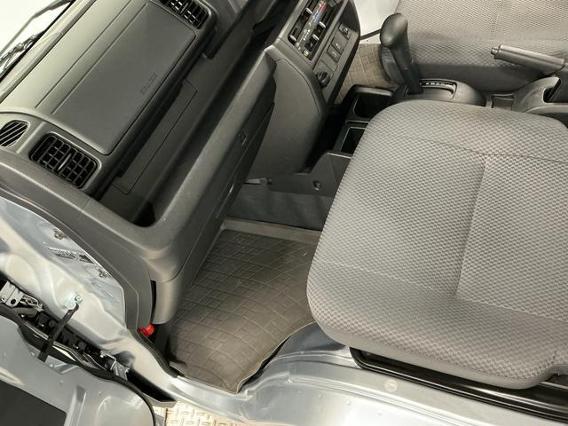 ハイゼットトラックジャンボＳＡIIIｔ　ＡＴ　ワンオーナー　ＣＤ　ＵＳＢ接続走行無制限１年保証　ワンオーナー　ＡＴ車　ＣＤオーディオ　ＵＳＢ接続　３方開　荷台作業灯　ゲートプロテクター　荷台マット　ＬＥＤヘッドライト　横滑り防止装置　キーレスエントリー　ドアバイザー（兵庫県）の中古車