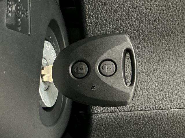 ハイゼットカーゴDX CVT コーナーセンサー キーレスエントリー ラジオ走行無制限1年保証 前後コーナーセンサー CVT車 オートハイビーム アイドリングストップ キーレスエントリー 横滑り防止装置 ヘッドライトレベライザー パワーウィンドウ ラジオ スマートアシスト(兵庫県)の中古車