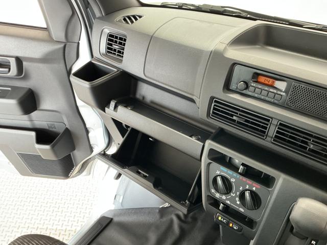 ハイゼットカーゴDX CVT コーナーセンサー キーレスエントリー ラジオ走行無制限1年保証 前後コーナーセンサー CVT車 オートハイビーム アイドリングストップ キーレスエントリー 横滑り防止装置 ヘッドライトレベライザー パワーウィンドウ ラジオ スマートアシスト(兵庫県)の中古車