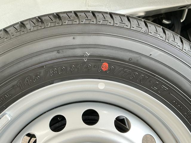 ハイゼットカーゴDX CVT コーナーセンサー キーレスエントリー ラジオ走行無制限1年保証 前後コーナーセンサー CVT車 オートハイビーム アイドリングストップ キーレスエントリー 横滑り防止装置 ヘッドライトレベライザー パワーウィンドウ ラジオ スマートアシスト(兵庫県)の中古車