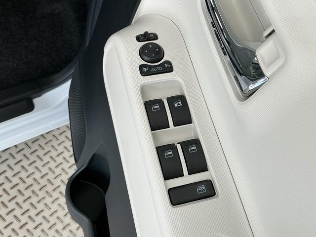 ムーヴキャンバスストライプスＧ　両側電動スライドドア　前席シートヒーター走行無制限１年保証　両側電動スライドドア　前後コーナーセンサー　前席シートヒーター　ホットカップホルダー　オートハイビーム　ＬＥＤヘッドライト　プッシュスタート　横滑り防止装置　オートエアコン（兵庫県）の中古車