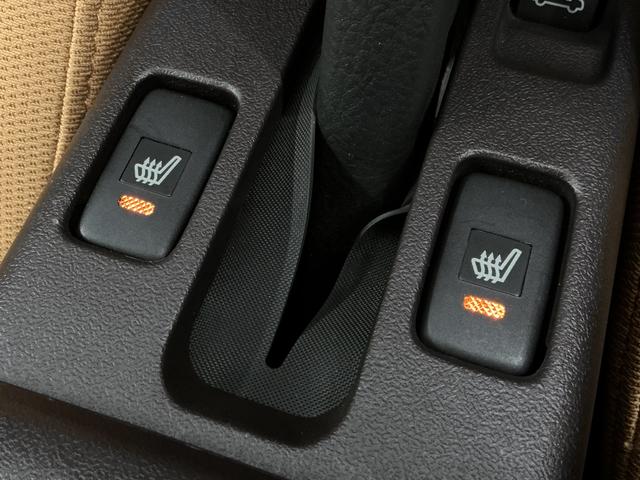 コペンローブ　ターボ　ＣＶＴ　ナビ　バックカメラ　シートヒーター１年保証　ナビＴＶ　Ｂｌｕｅｔｏｏｔｈ　ＣＶＴ車　シートヒーター　ＤＶＤ　ＬＥＤヘッドライト　プッシュスタート　アイドリングストップ　横滑り防止装置　オートエアコン　１６インチ純正アルミホイール（兵庫県）の中古車